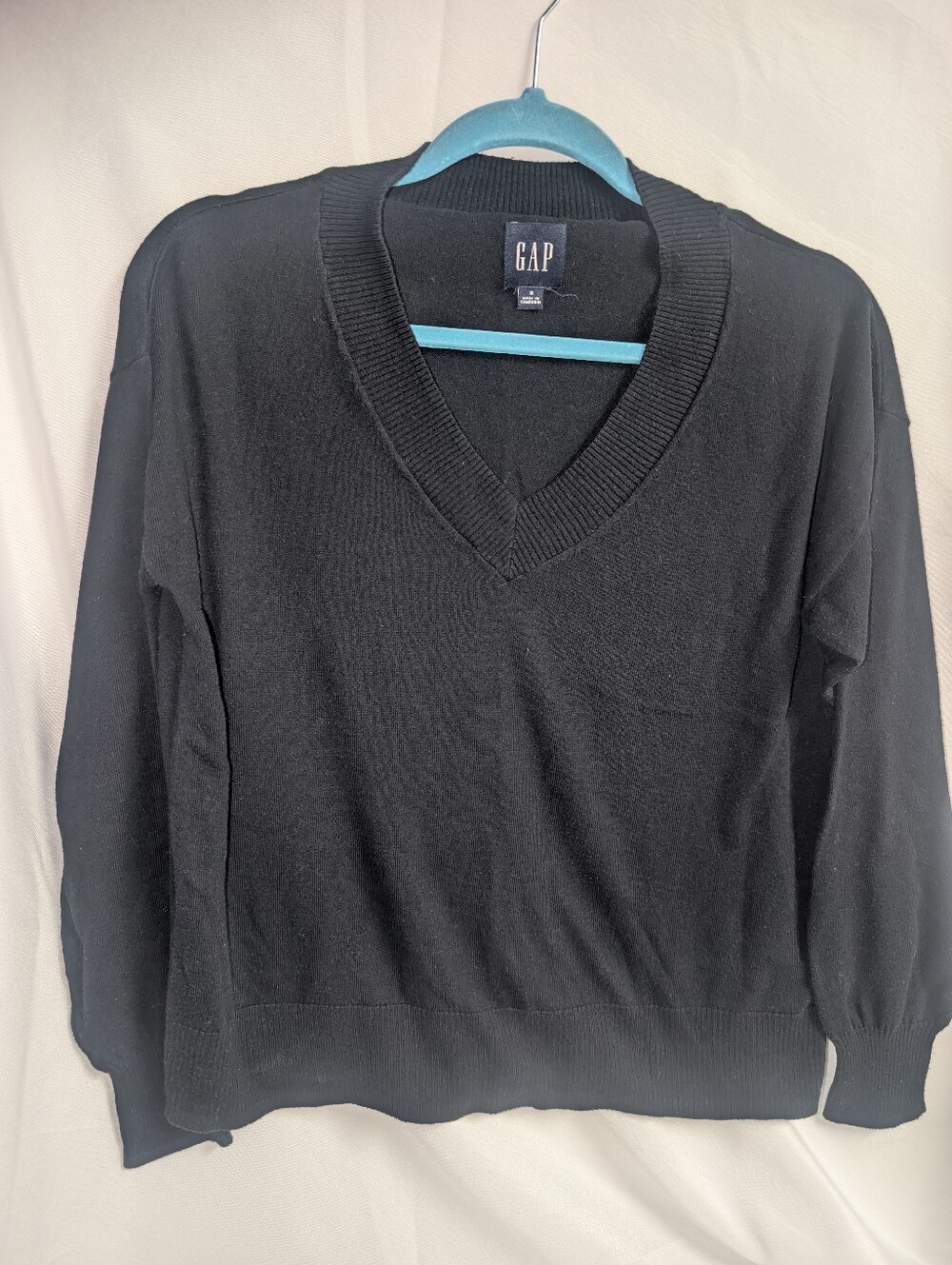 GAP Women's Black V-Neck Pullover Sweater